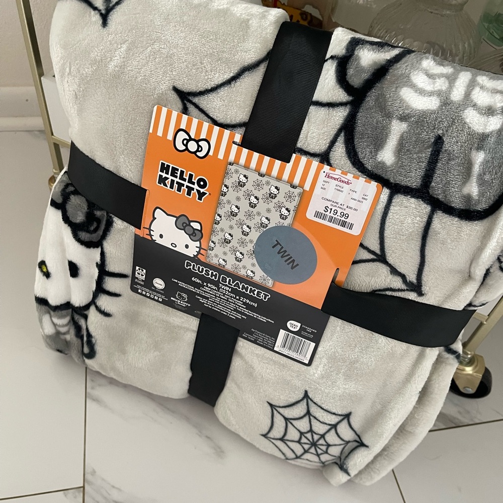 Hello Kitty Halloween Blanket Skeleton Spider Web Gray Twin Size NWT
